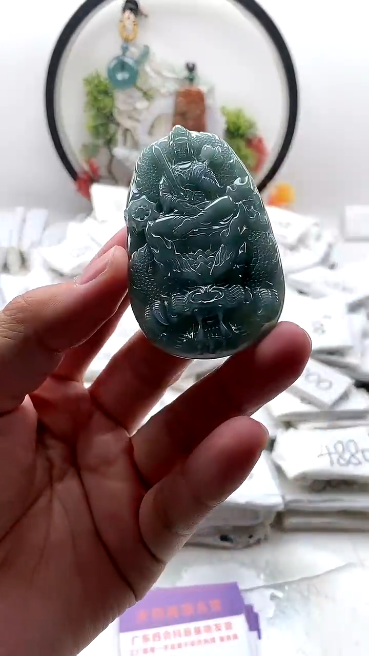 颈饰未镶嵌翡翠虚空藏
