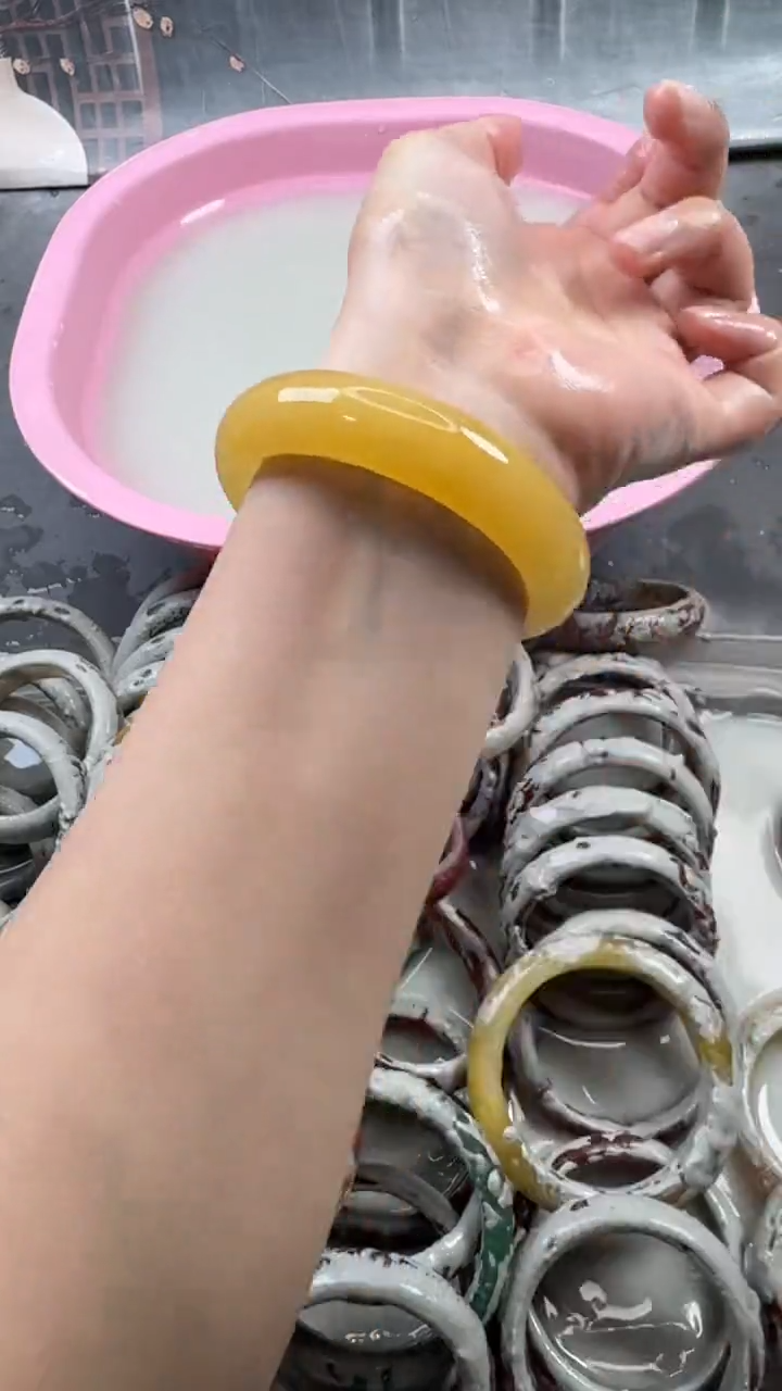 【闪购商品】石英质玉手镯未镶嵌22