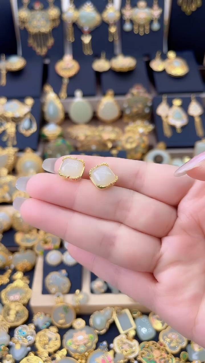 颈饰银S925镀金镶嵌和田玉珐琅莲花耳钉