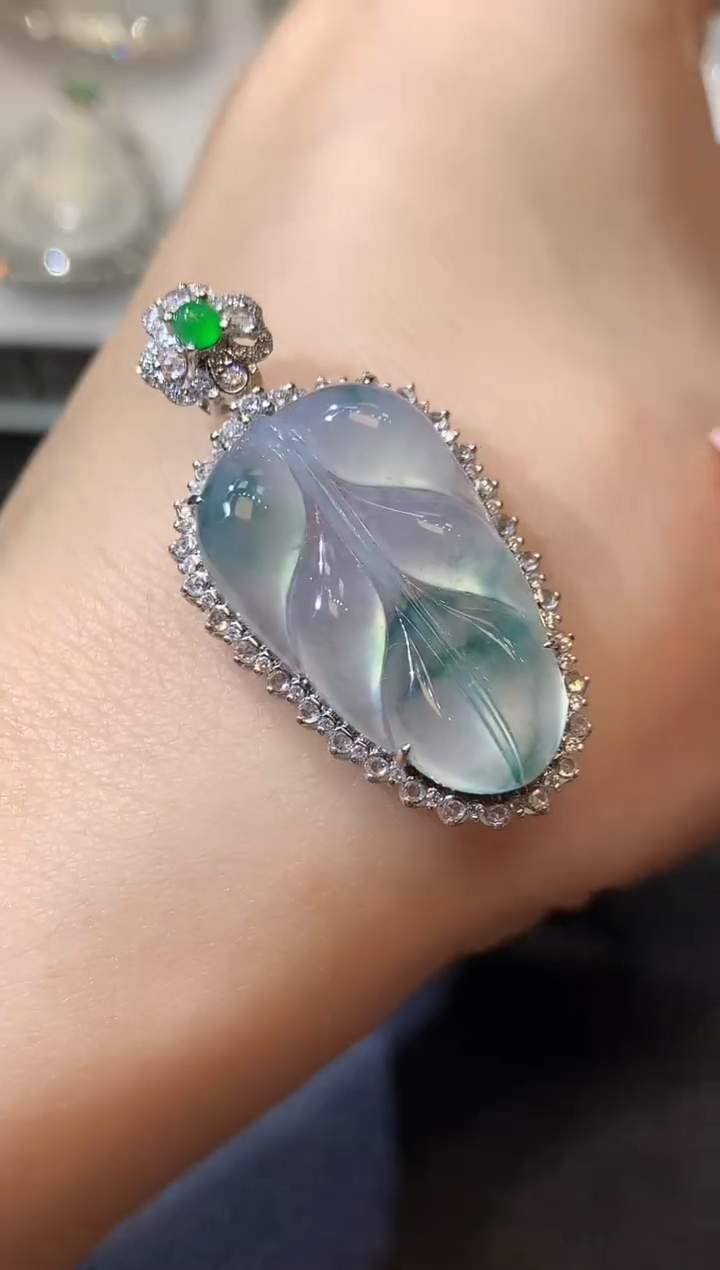 【闪购商品】翡翠吊坠(不含链)18K金镶嵌C15