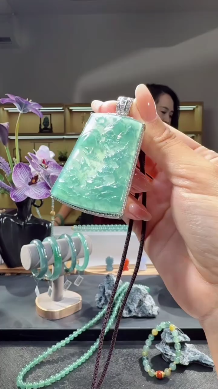 吊坠(不含链)未镶嵌翡翠山水牌（多样性发其一）