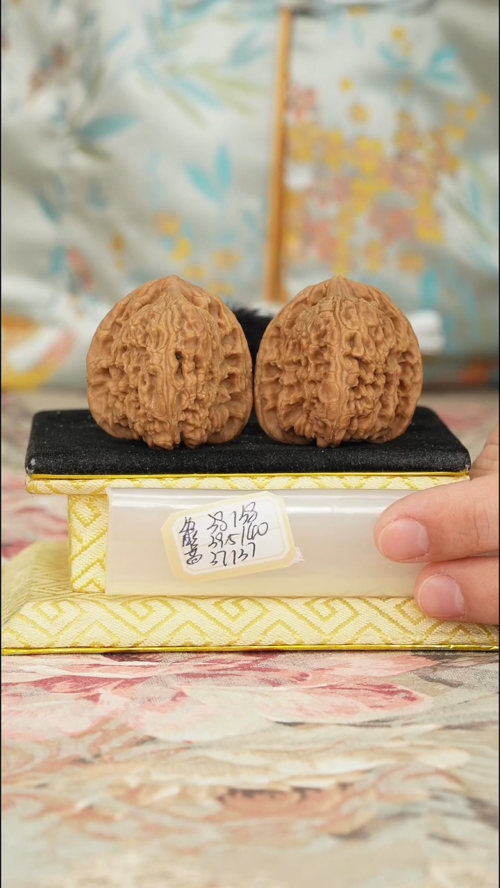 【闪购商品】文玩核桃把件赵喜满南将石