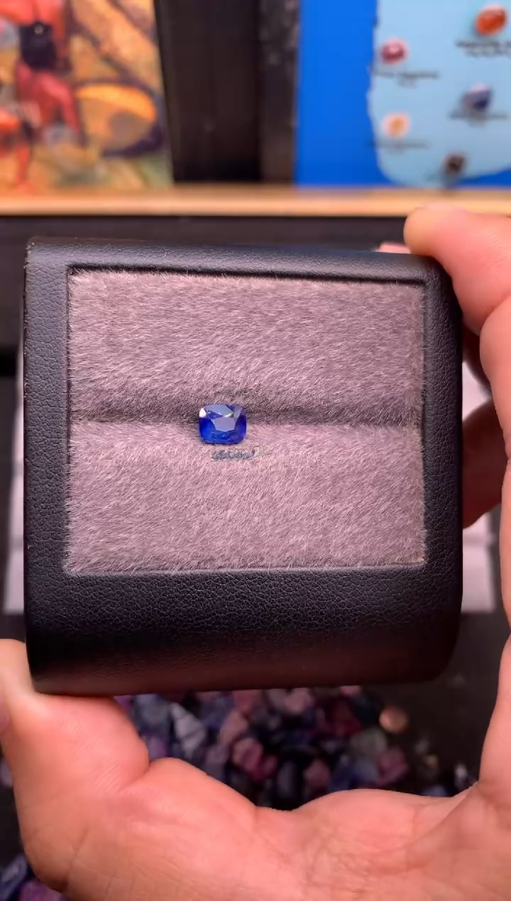 未镶嵌未镶嵌定制蓝宝石h****t1克拉