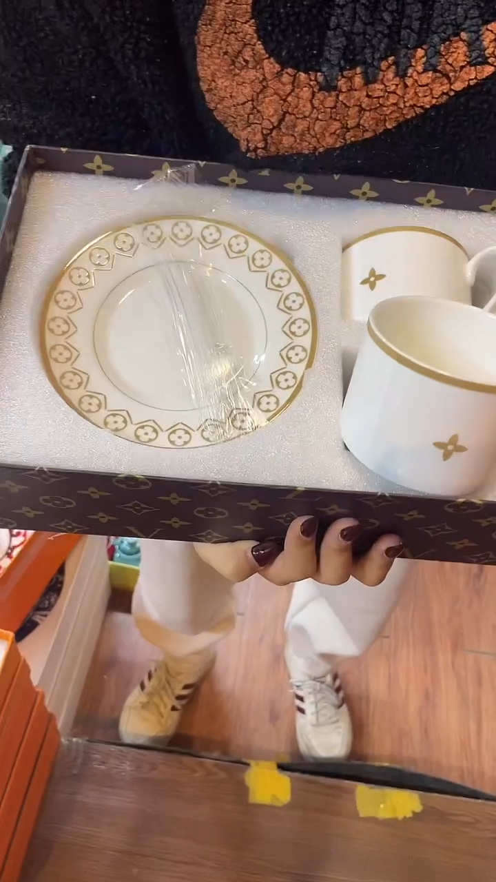 杯鸿辉家品牌瓷器，京东包邮！