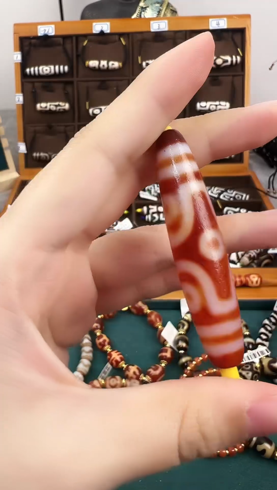 玛瑙/玉髓（覆膜）颈饰未镶嵌8.（微瑕）