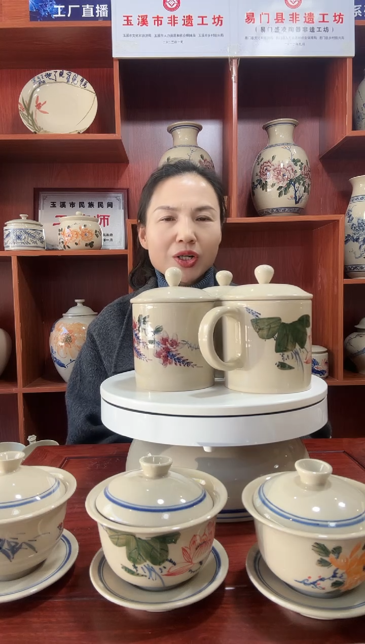 其他小*5只办公杯紫百合3只，绿叶荷花1只