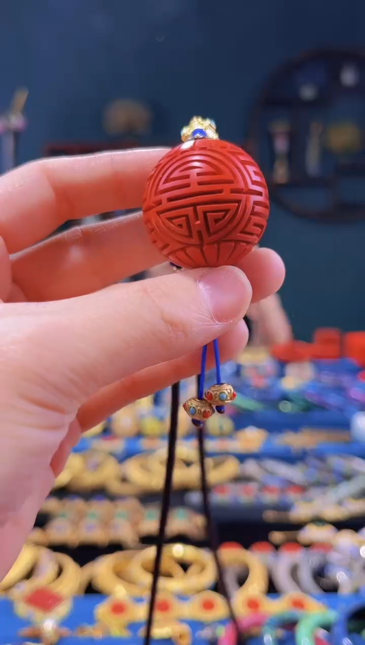 【闪购商品】雕漆大珠项链精品