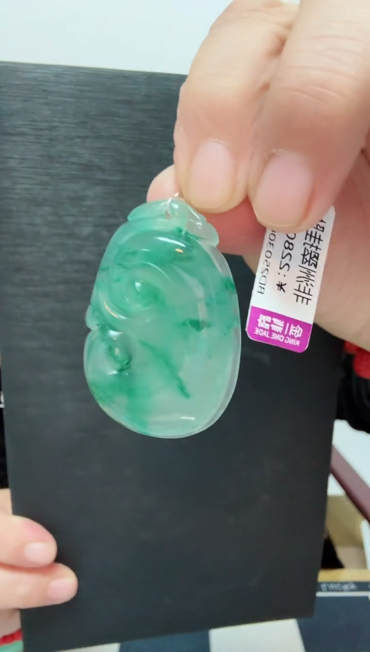 颈饰未镶嵌石英质玉10吊坠