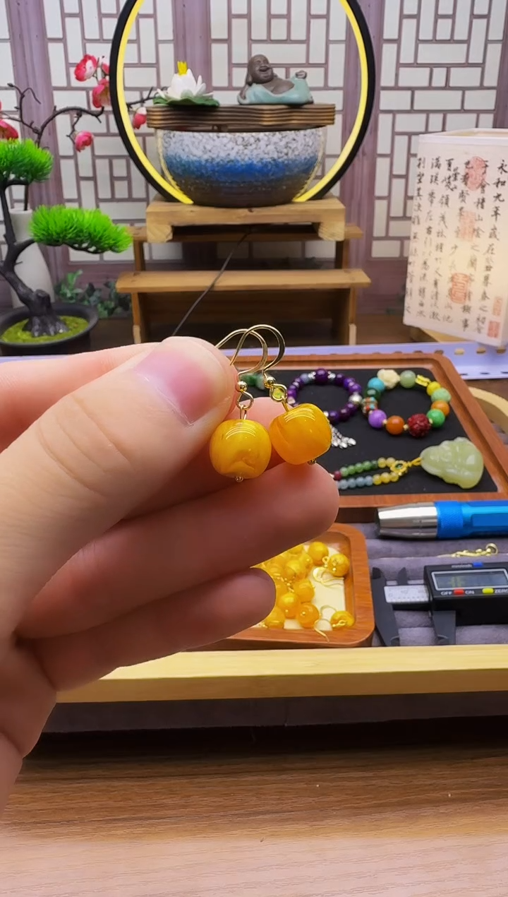 14K金镶嵌蜜蜡耳饰E01