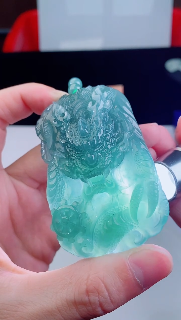 颈饰未镶嵌翡翠         