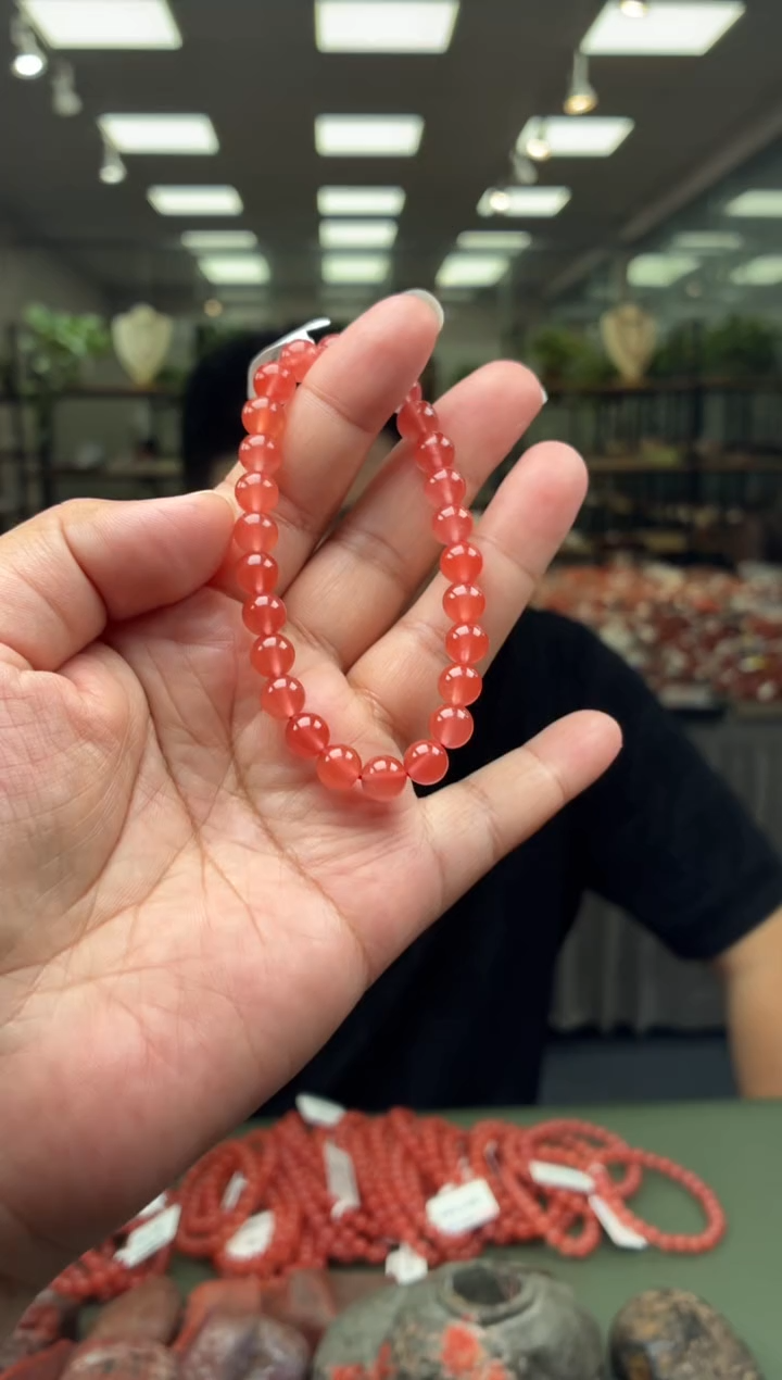 未镶嵌手串南红玛瑙单圈手串一条约7mm多样性发货