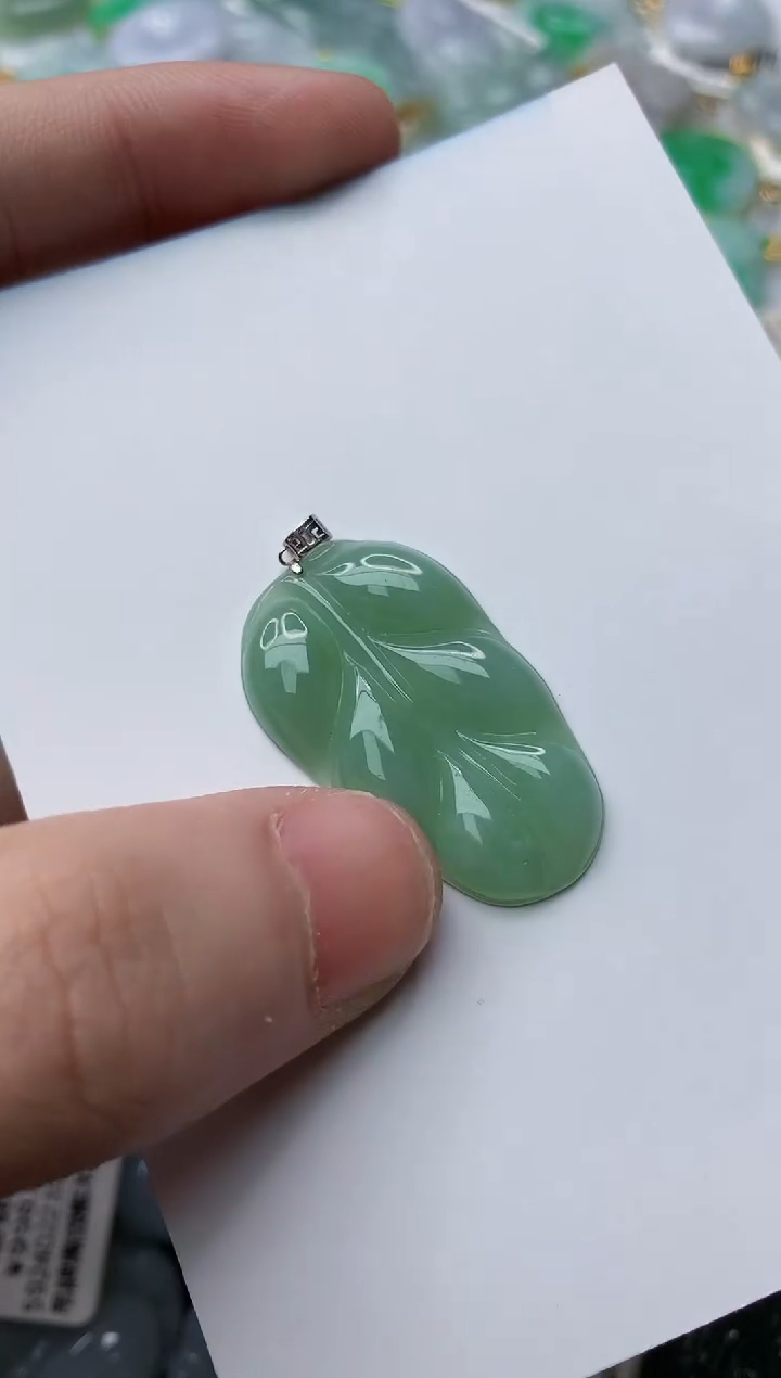 【闪购商品】翡翠颈饰18K金镶嵌25...........