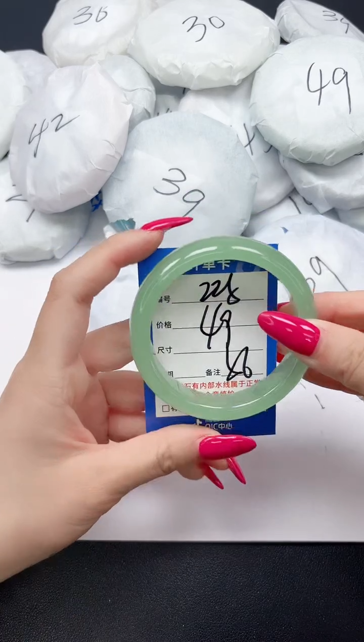 未镶嵌手镯石英质玉225/56