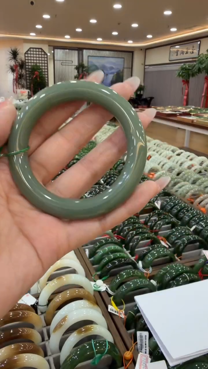 颈饰未镶嵌和田玉手镯56