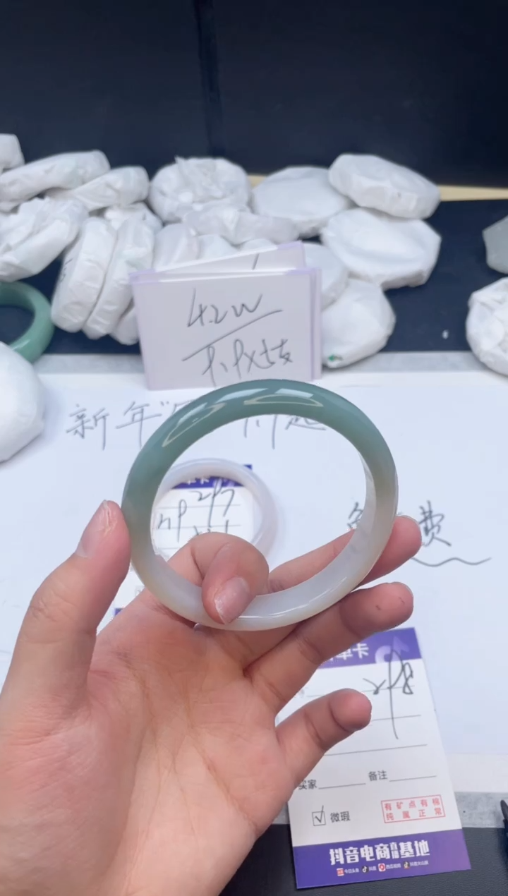 【闪购商品】石英质玉手镯未镶嵌298/60.7