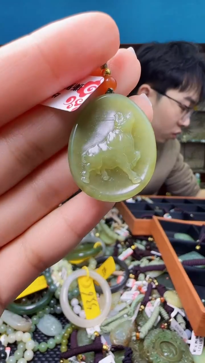 颈饰未镶嵌和田玉1