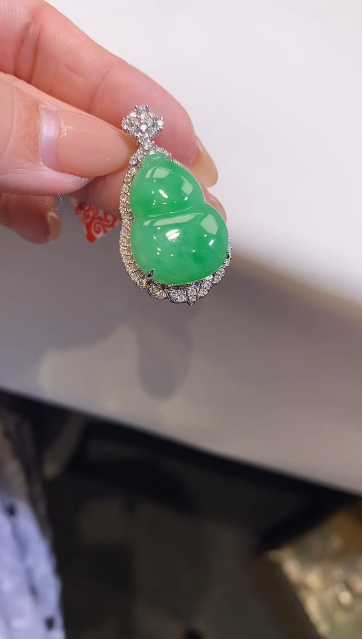 吊坠(不含链)18K金镶嵌翡翠葫芦