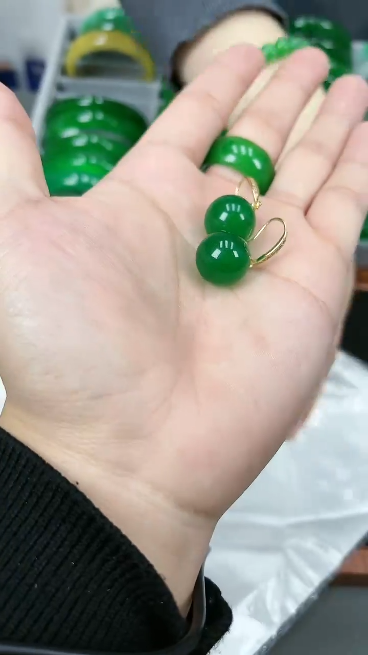 【闪购商品】砖雕s22 冰阳绿龙珠耳钉