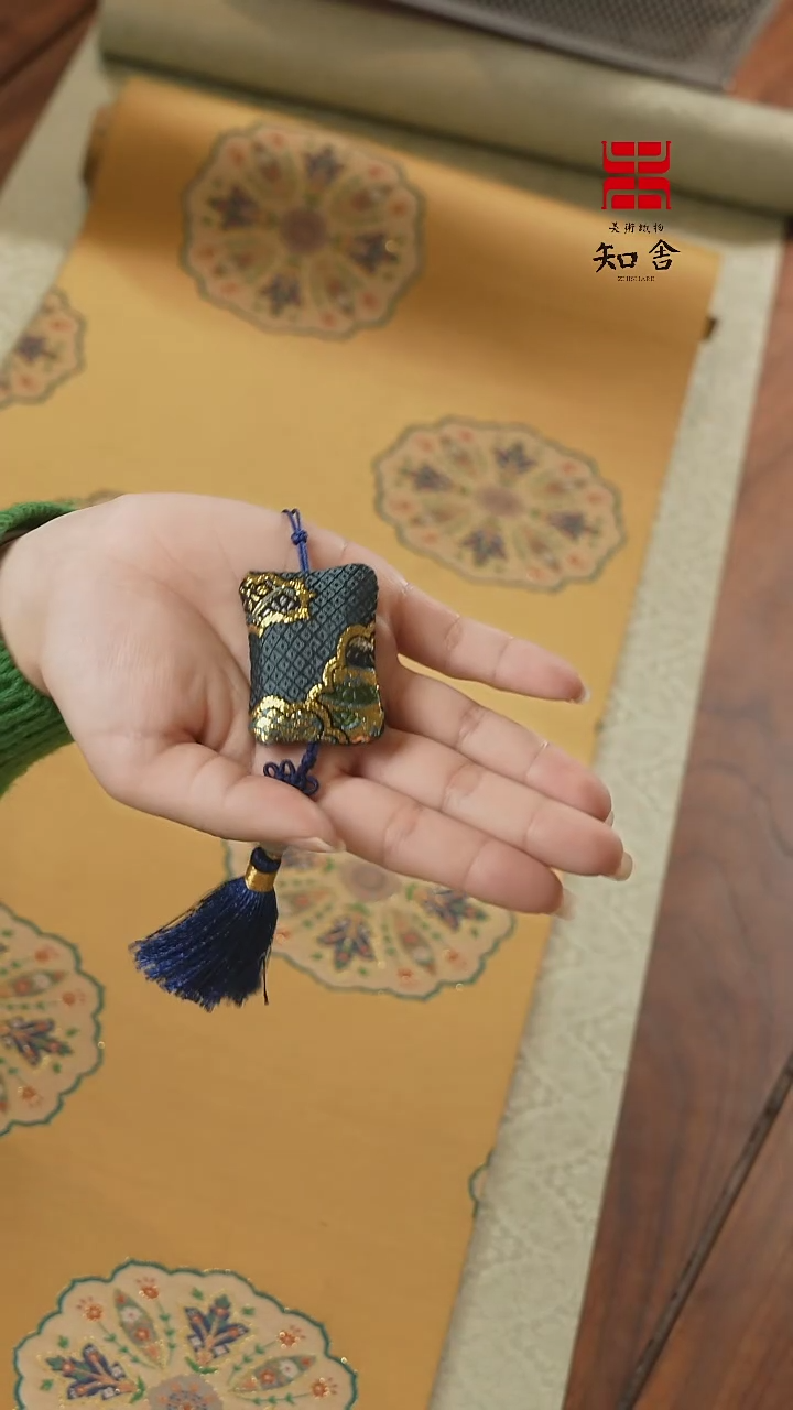 【闪购商品】织绣香囊············