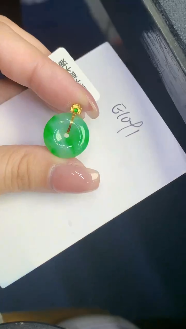 翡翠18K金镶嵌颈饰00000000000