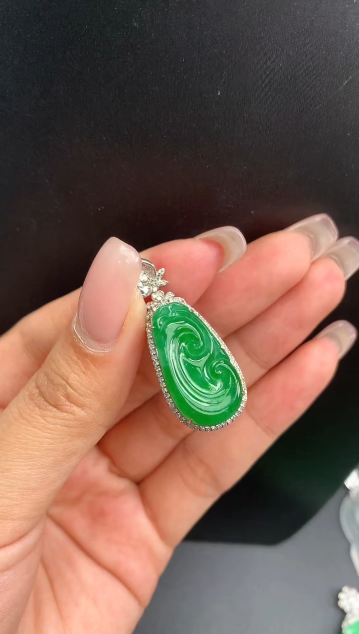 【闪购商品】翡翠颈饰18K金镶嵌1359如意