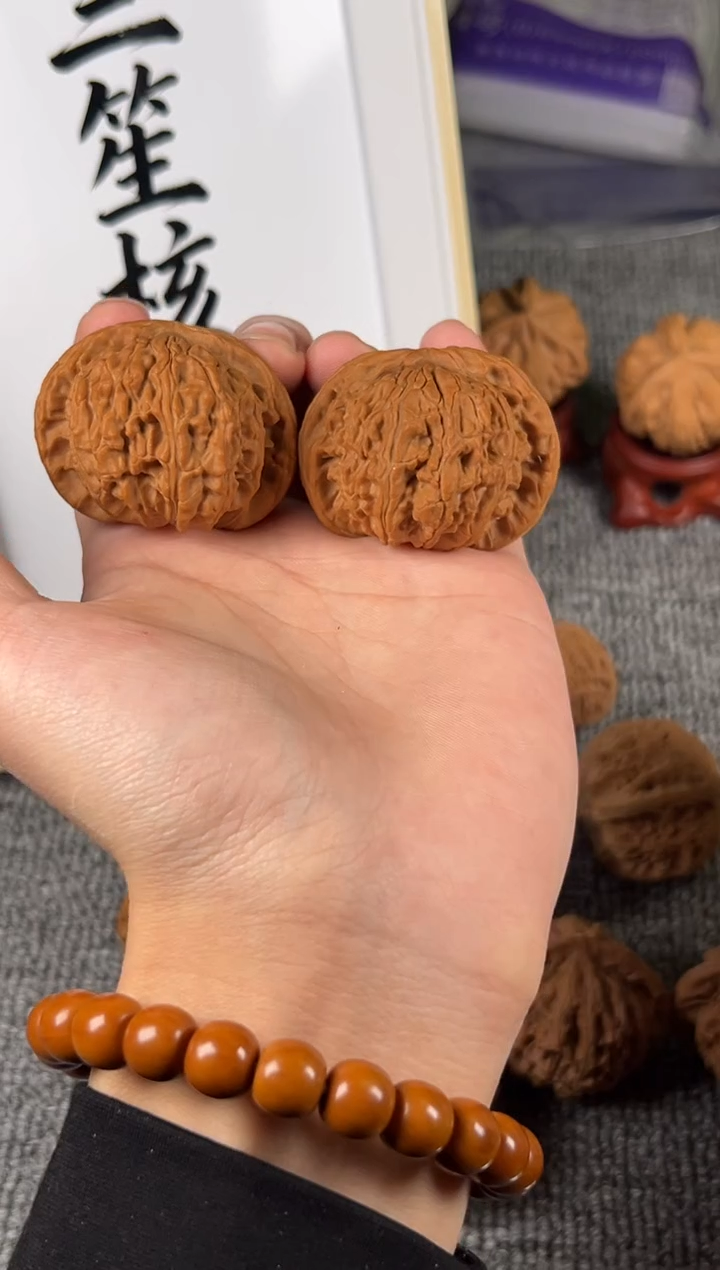 吊坠文玩核桃全品46+球白10号