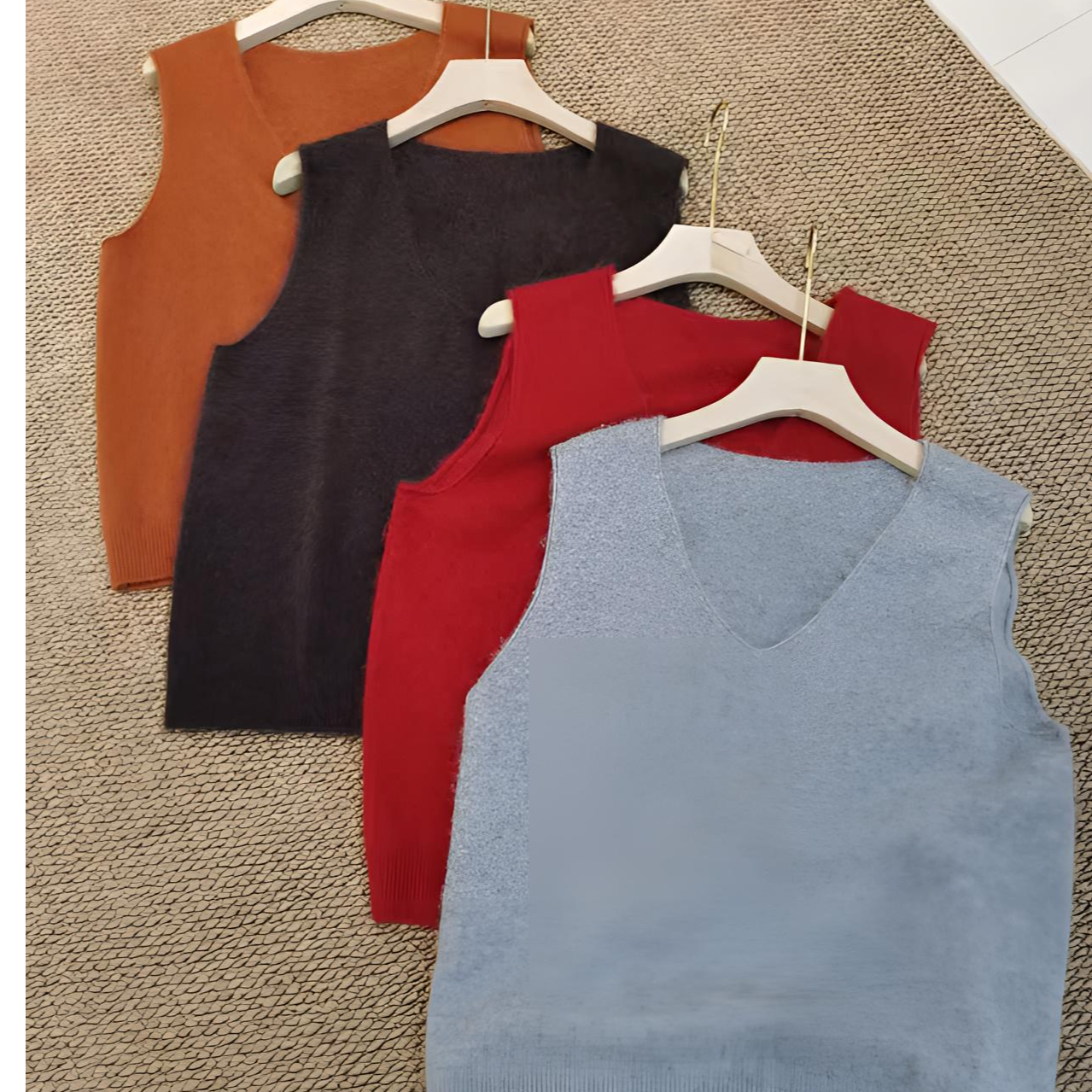 百搭拉绒背心秋冬款V领针织马甲简约坎肩