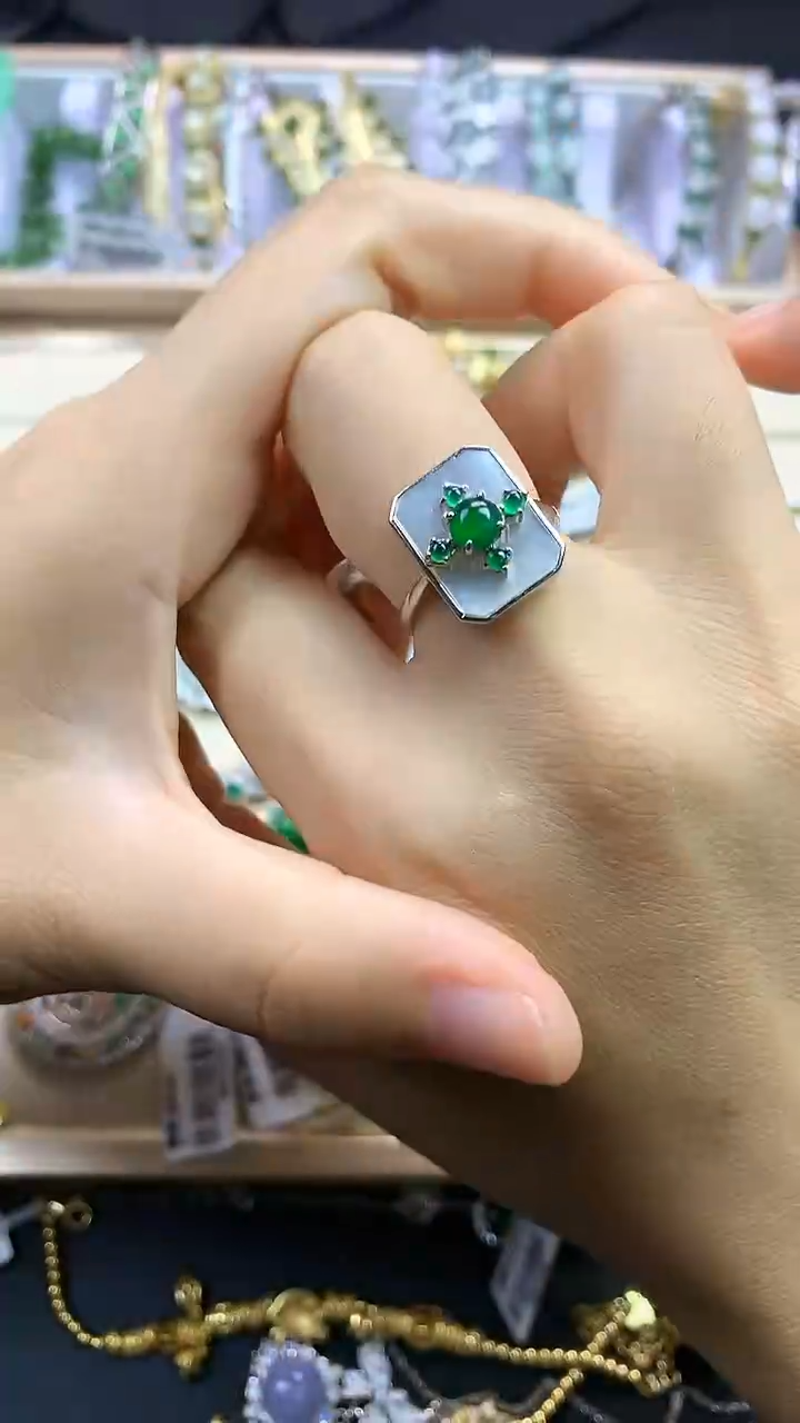 翡翠银S925镶嵌颈饰翡翠 银S925镶嵌 颈饰