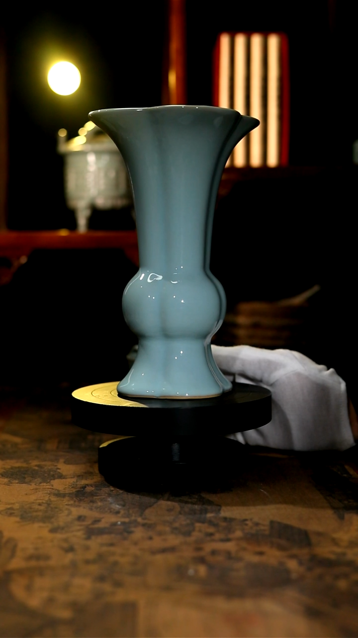 【闪购商品】其他原矿天青釉花觚瓶