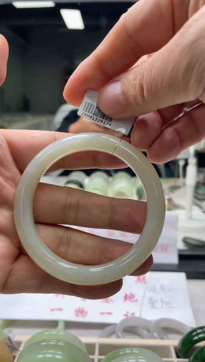 【闪购商品】和田玉手镯未镶嵌编码9174 圈口60-61