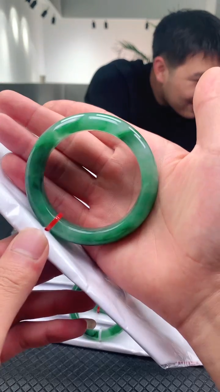 【闪购商品】石英质玉手镯未镶嵌冰飘花手镯