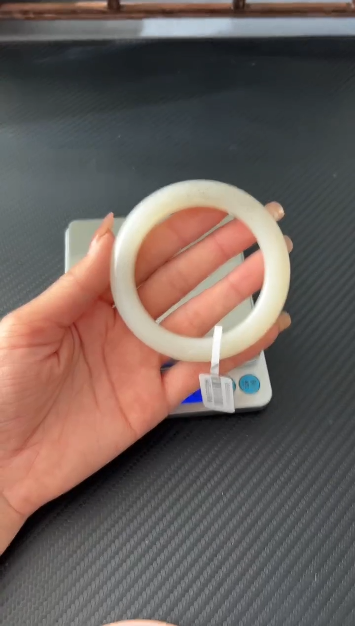 未镶嵌手镯和田玉黑山微色差57+s