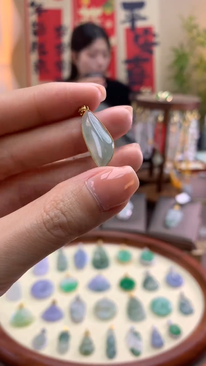 【闪购商品】翡翠颈饰18K金镶嵌福瓜