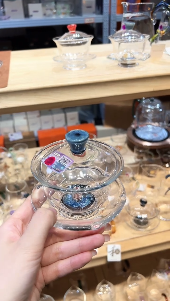 淡****。禾器星遇沁莲盖碗