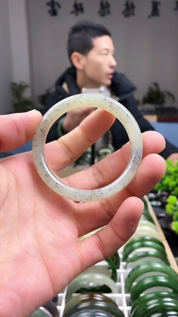 【闪购商品】和田玉手镯未镶嵌52.5