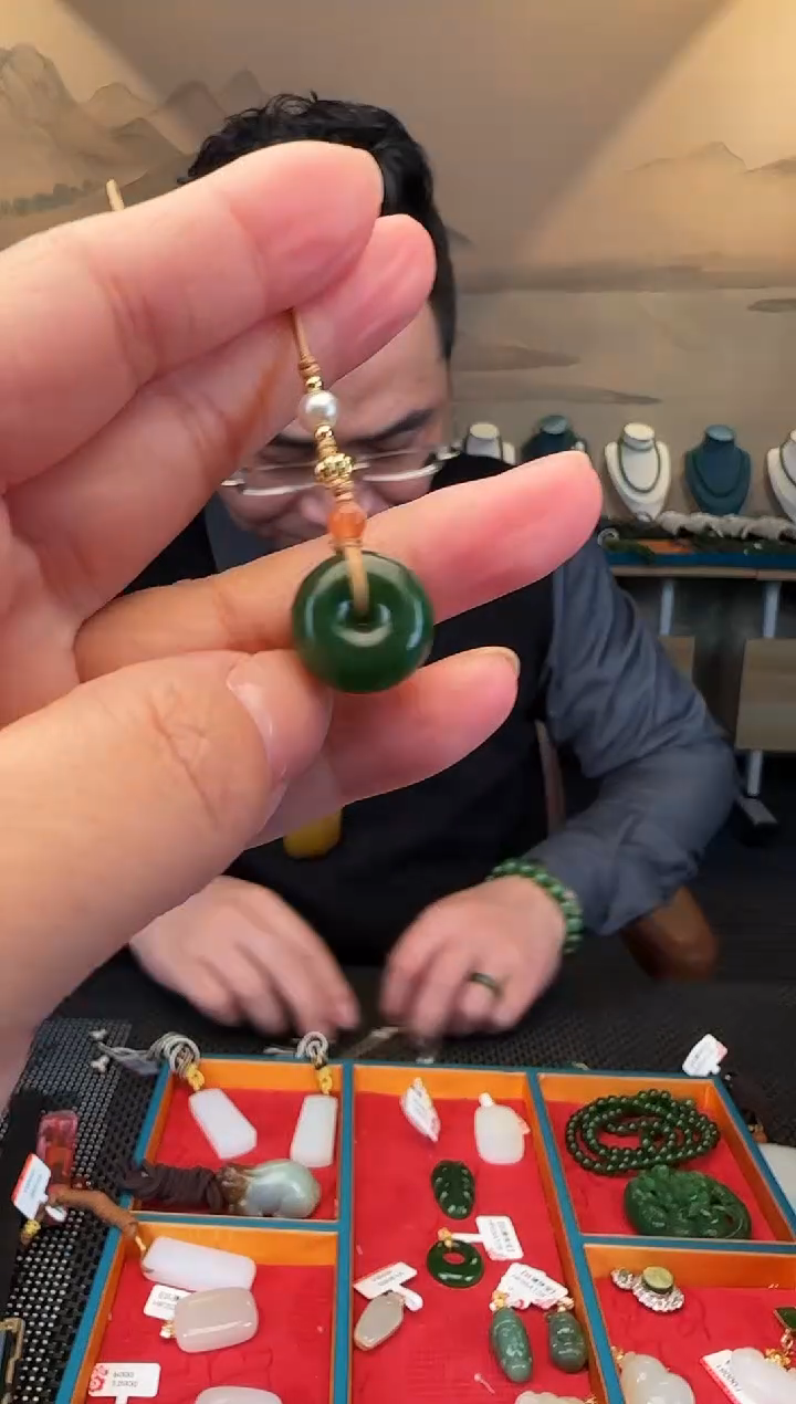 颈饰未镶嵌和田玉平安扣