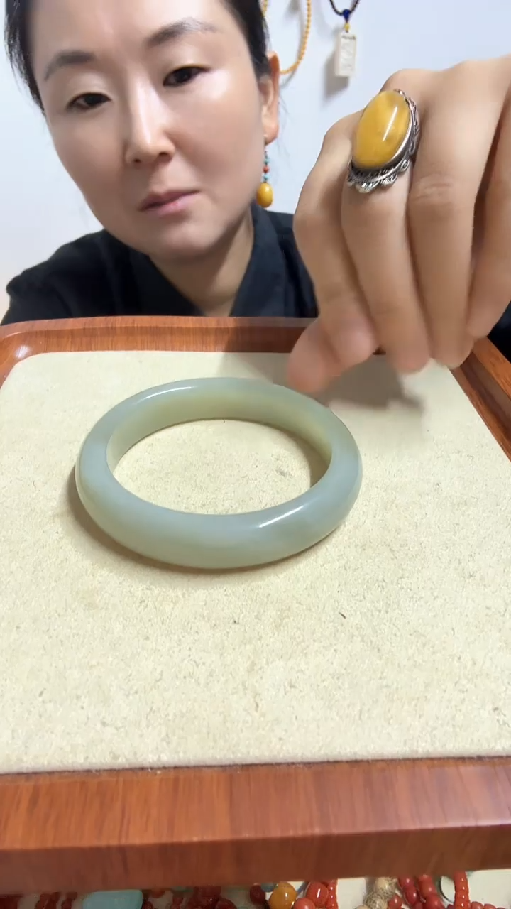 未镶嵌手镯和田玉?**?天然粉青手镯