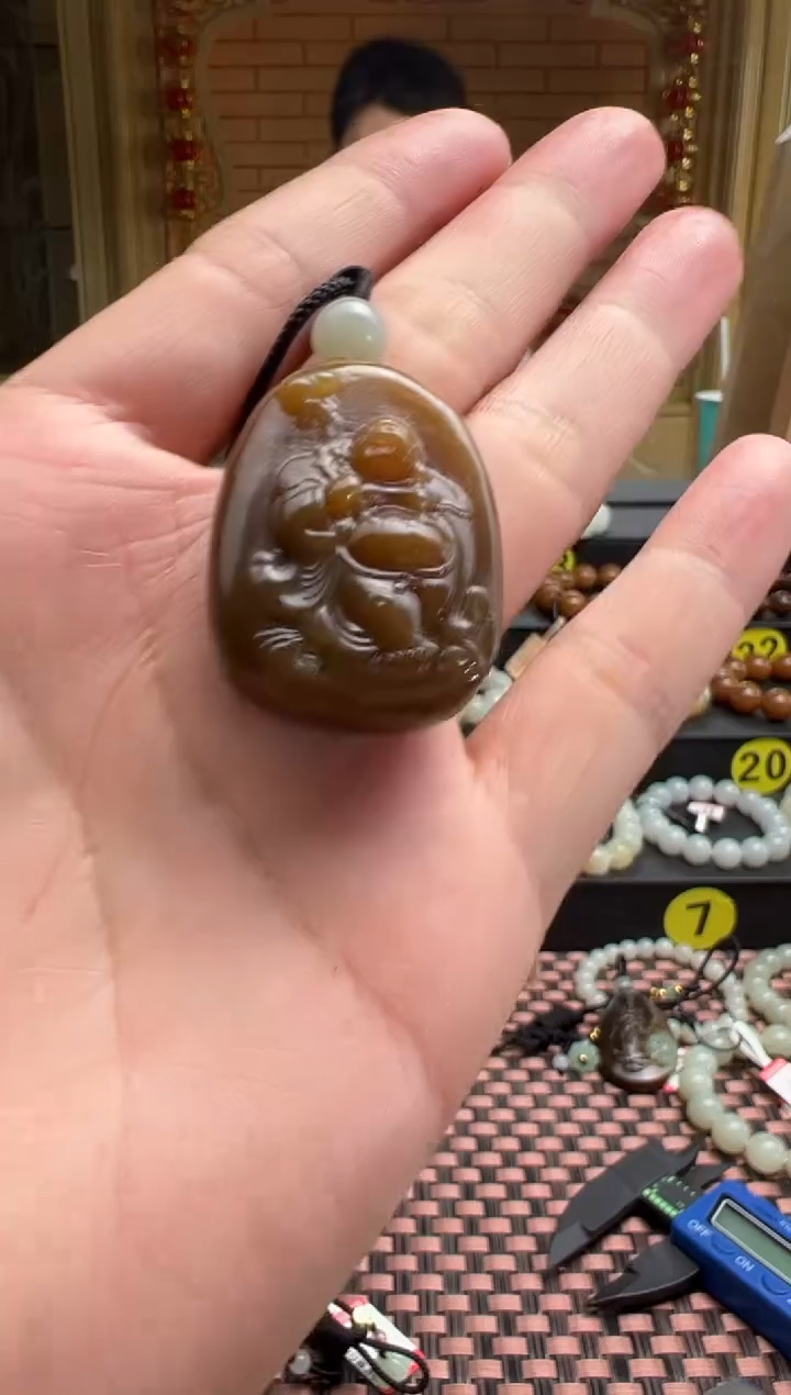 【闪购商品】和田玉吊坠(赠链)未镶嵌且末料佛公