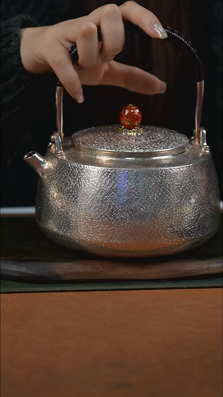 新品手工雪花纹提梁银壶