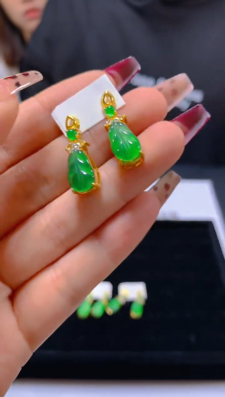 未镶嵌翡翠耳饰多样性发一