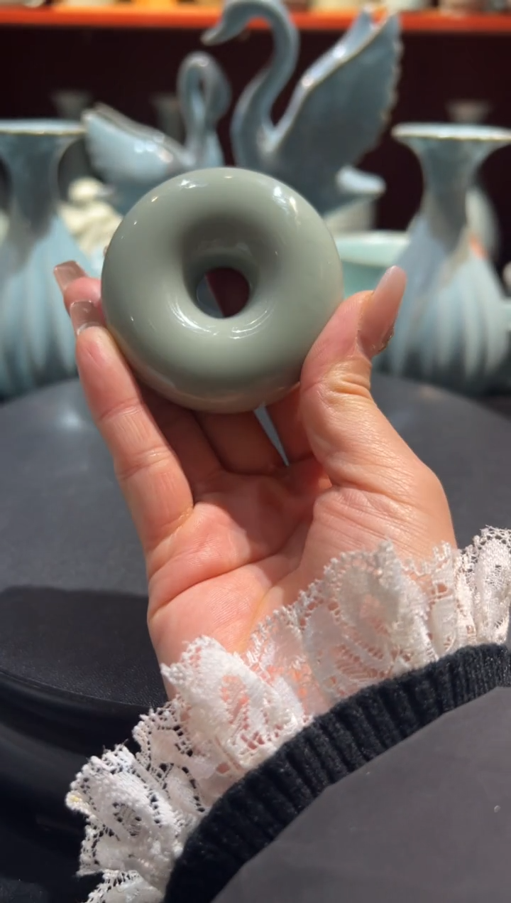 【闪购商品】摆件豆绿釉水甜甜圈盖置