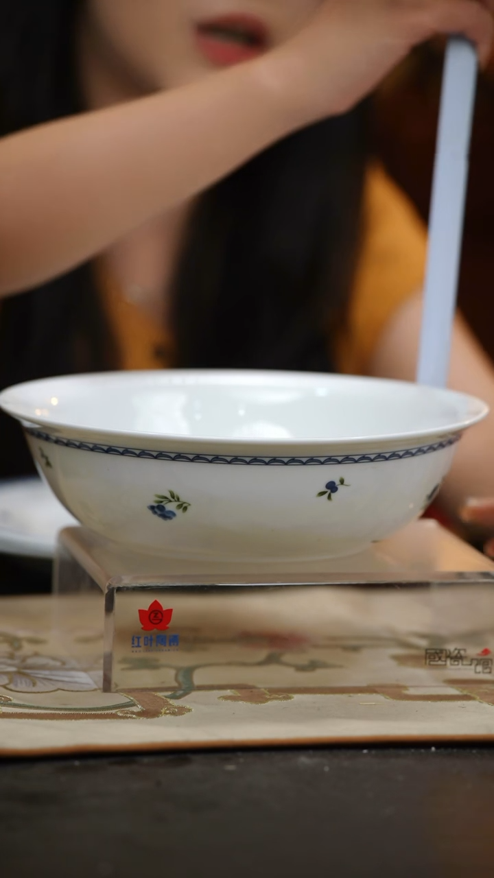 1个微瑕韩国菊9英寸无盖品呙