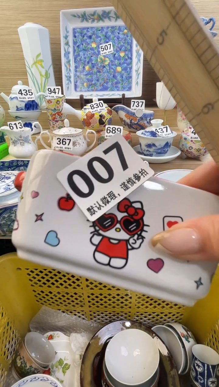 摆件思***?摆件瓷器瓷器瓷器   