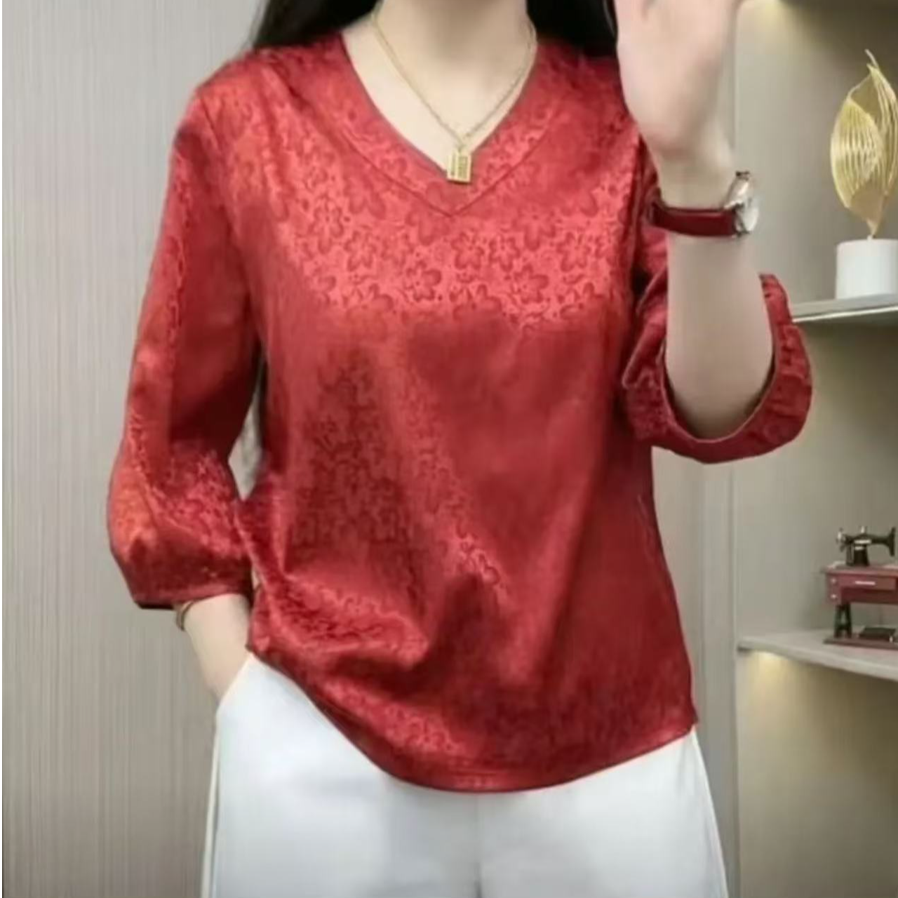 0916新款高档洋气百搭宋锦花罗V领显瘦四叶草小衫