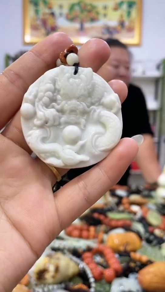 未镶嵌岫玉挂件 