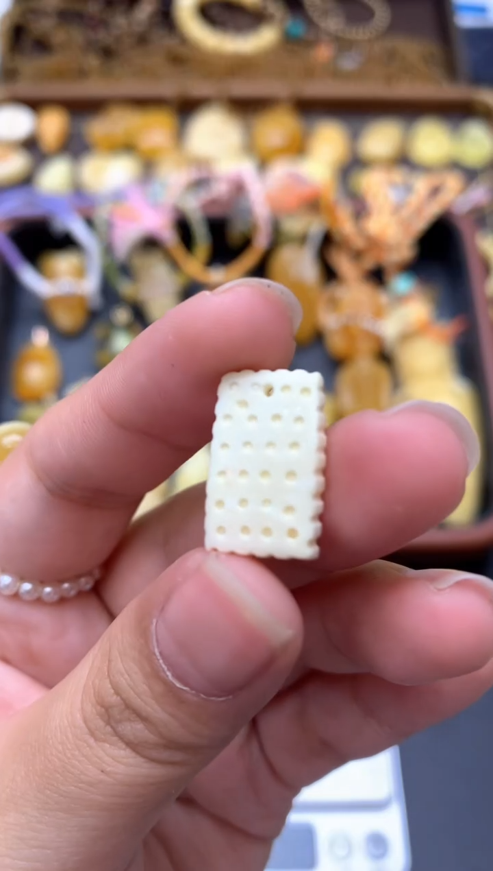 【闪购商品】琥珀珠宝奇石未镶嵌038琥珀蜜蜡花粉有纹小坑介意勿拍