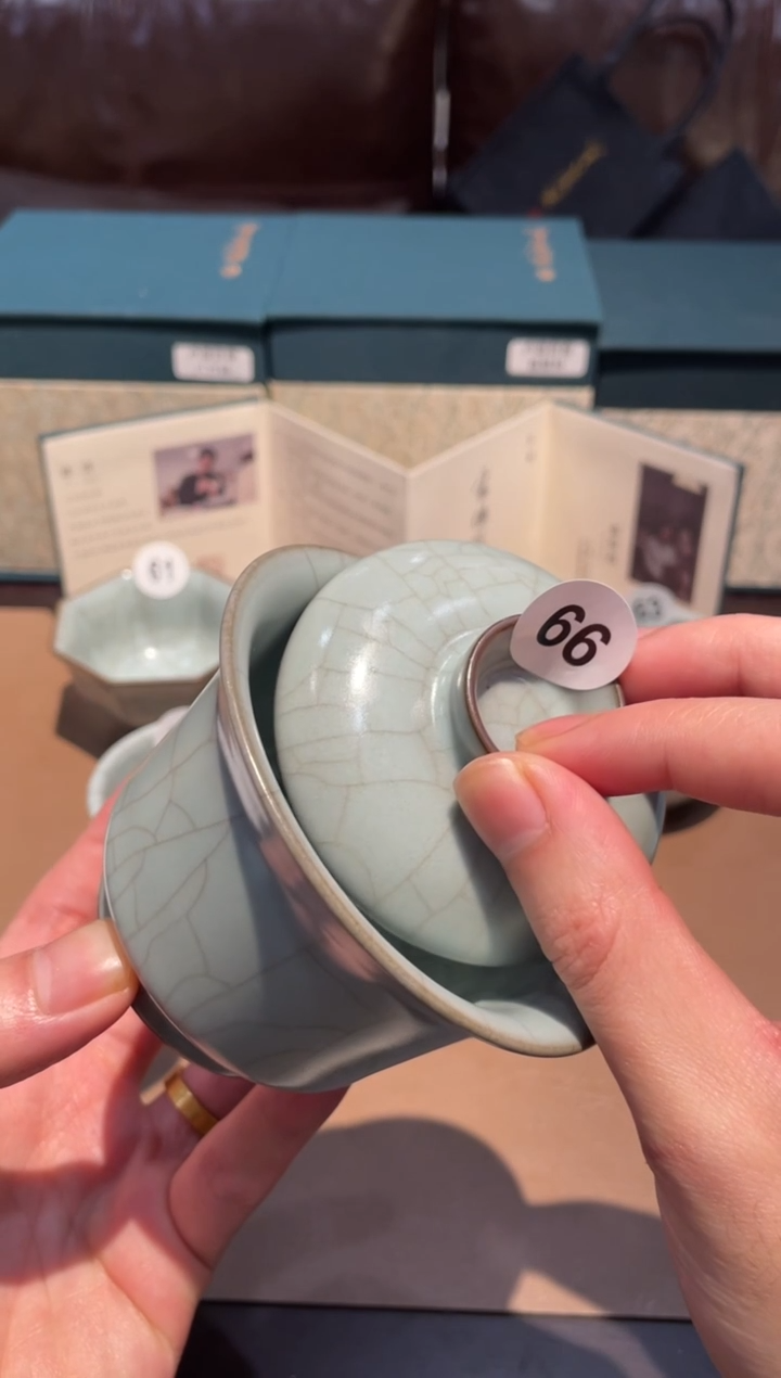 66卢湛官窑 二才盖碗