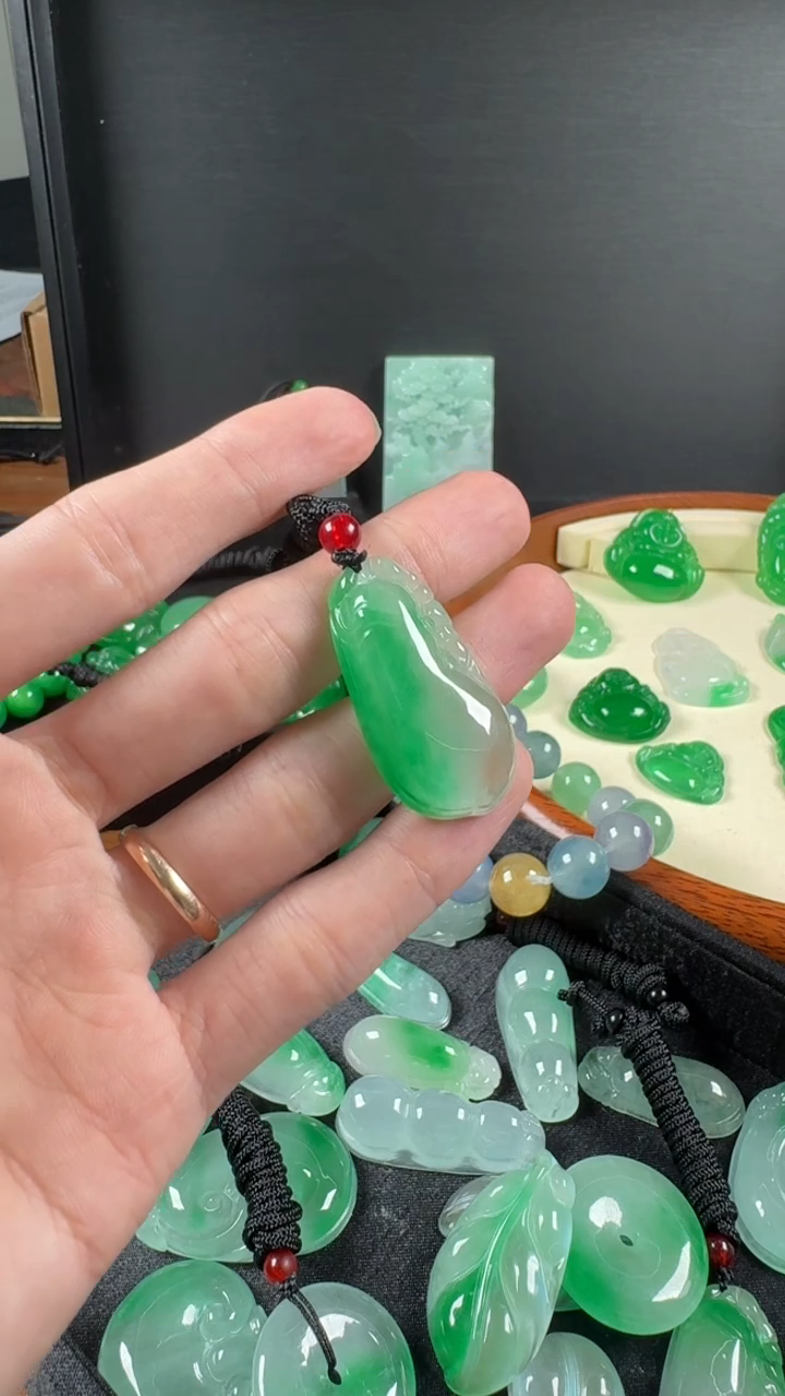 颈饰未镶嵌翡翠福瓜吊坠