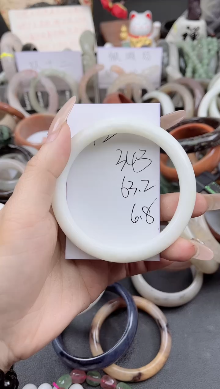 未镶嵌手镯石英质玉343