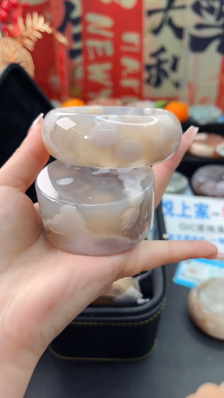 【闪购商品】石英质玉手镯未镶嵌赠送镯心（60圈口